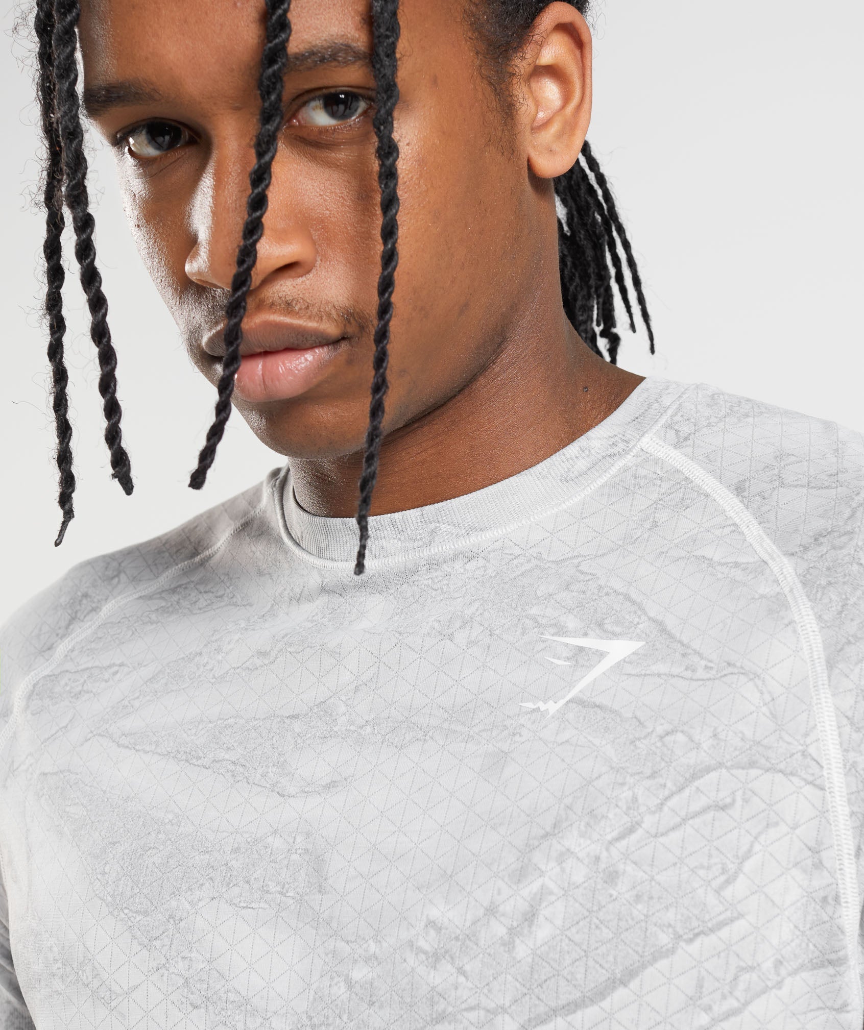 Geo Seamless T-Shirt in Off White/Light Grey