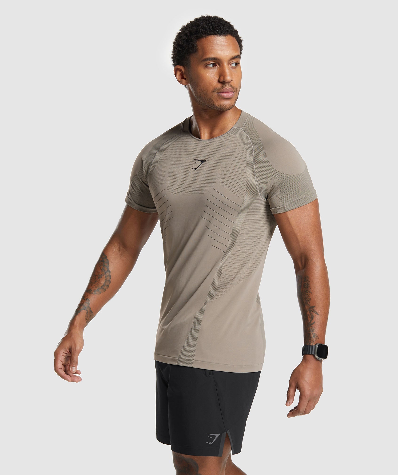 Apex Seamless T-Shirt in Linen Brown/Black - view 3