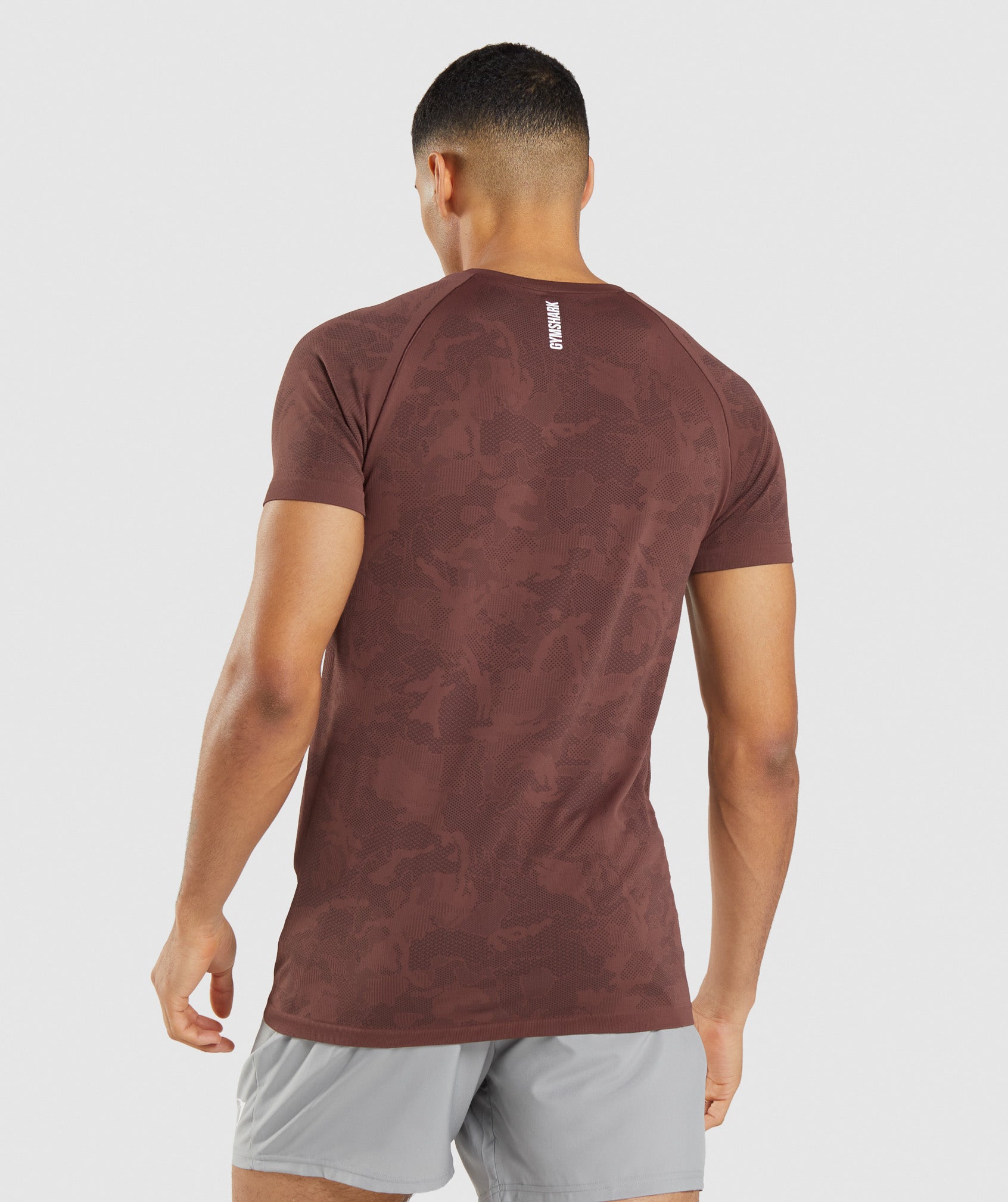 Geo Seamless T-Shirt in Cherry Brown/Black - view 2