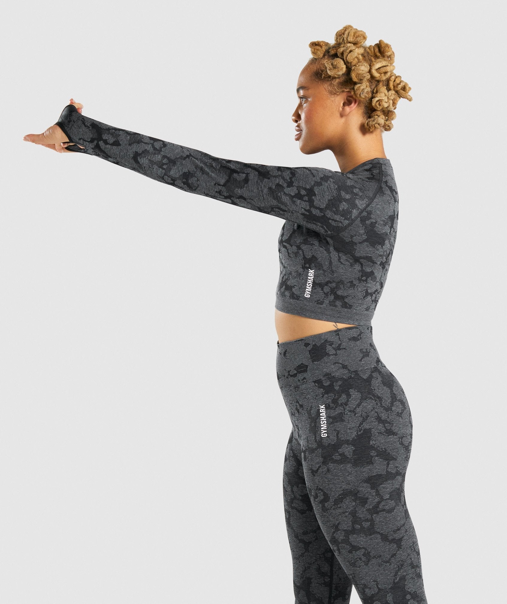 Camo Seamless Long Sleeve Crop Top – HEBEGYMWEAR