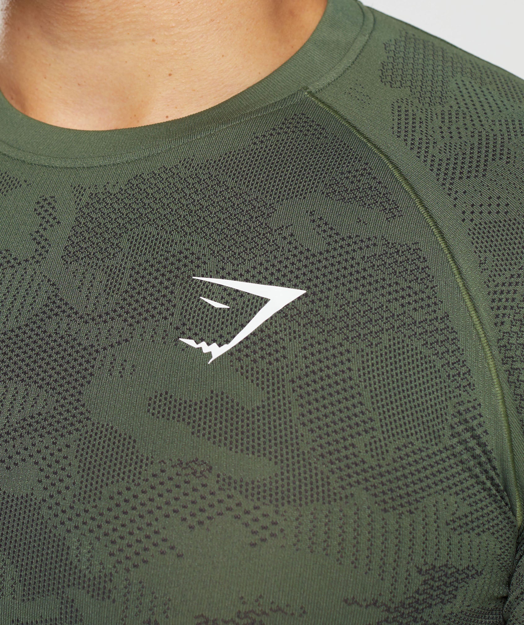 Geo Seamless T-Shirt in Core Olive/Black