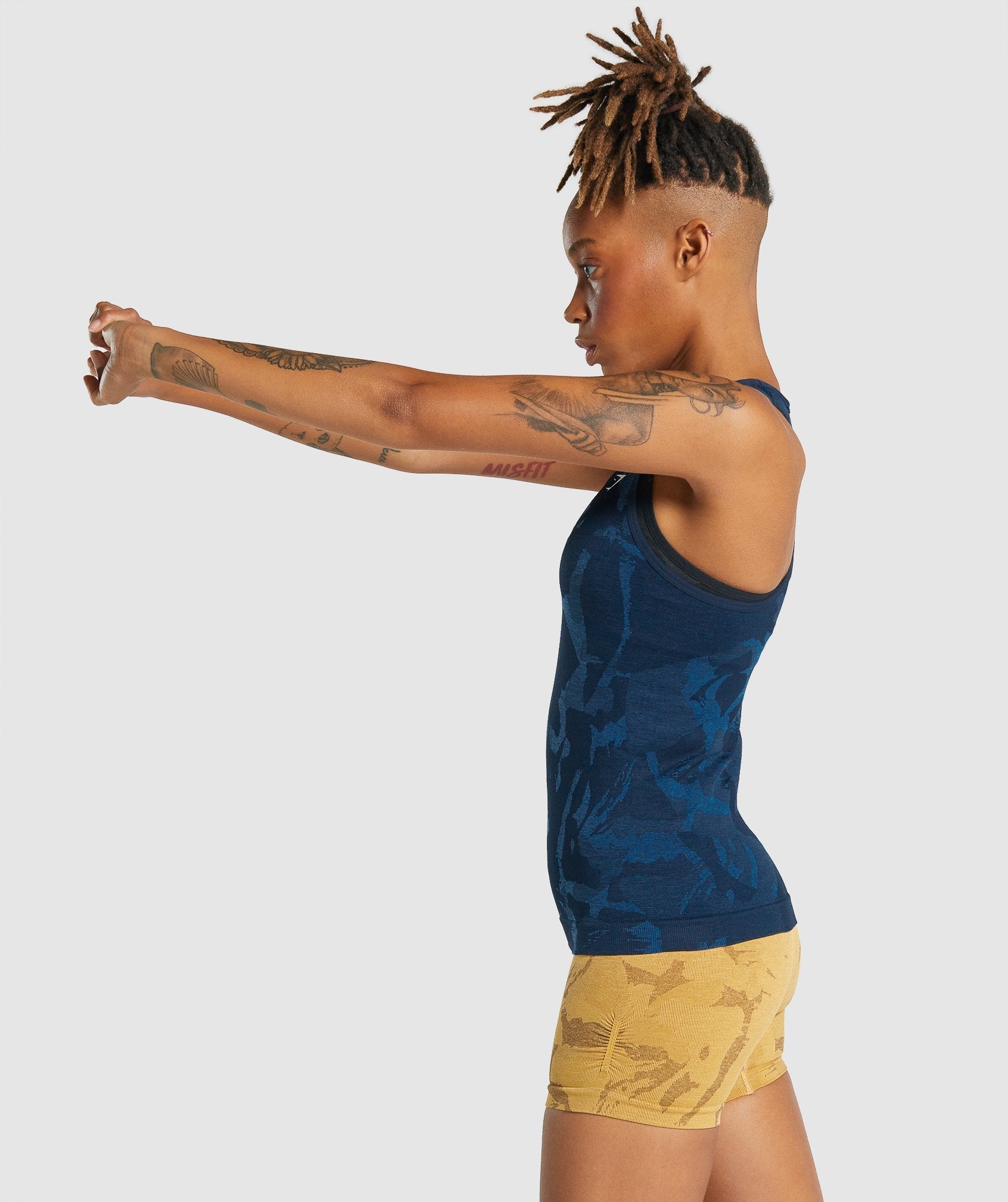 Adapt Camo Seamless Tank in Savanna | Navy