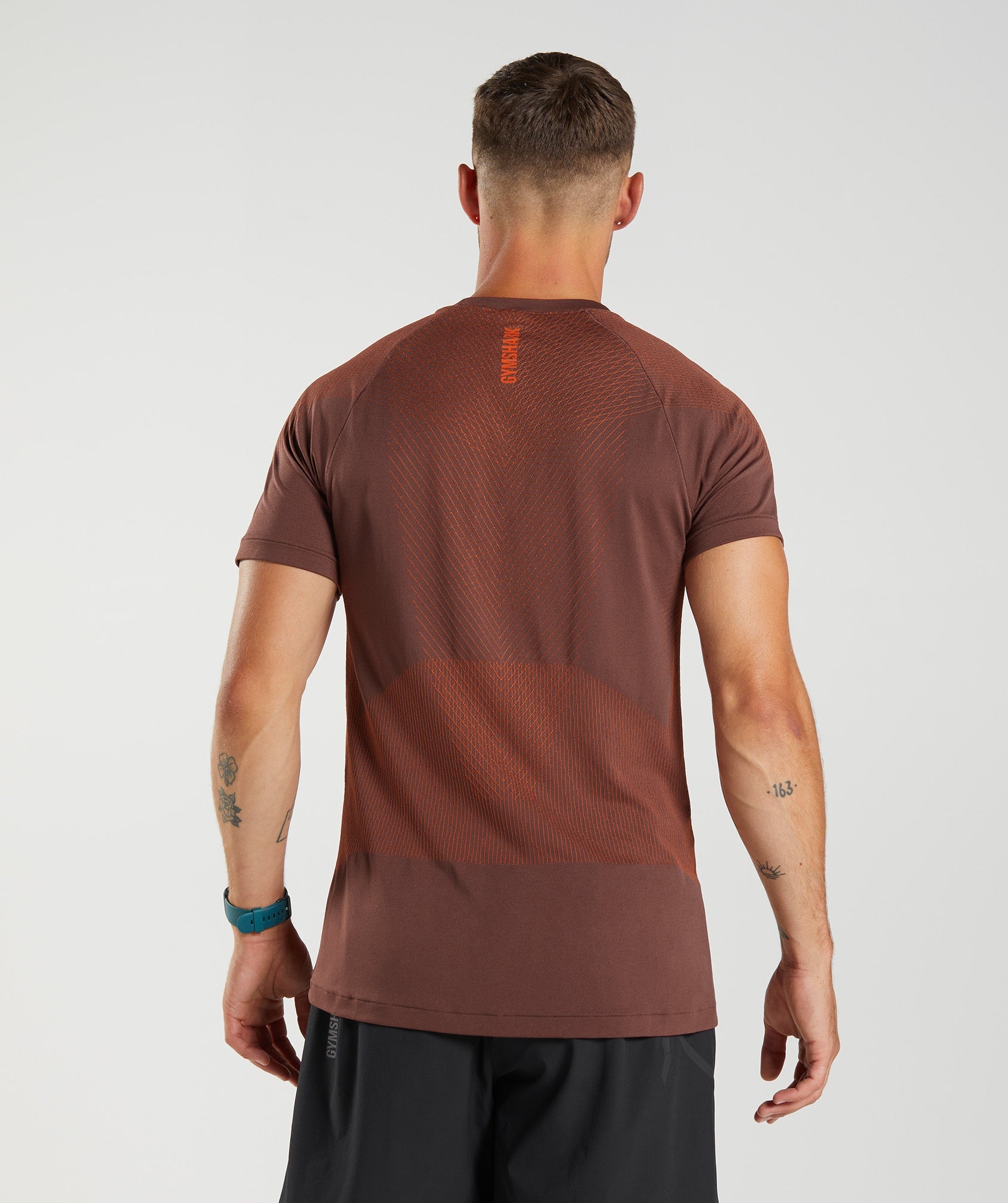 Apex Seamless T-Shirt in Cherry Brown/Pepper Red