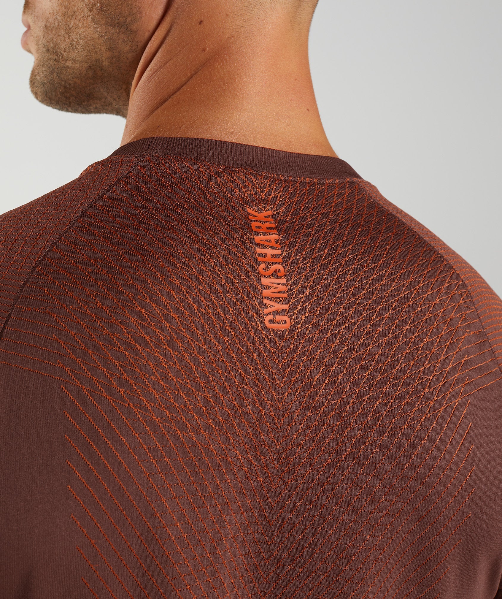 Apex Seamless T-Shirt in Cherry Brown/Pepper Red