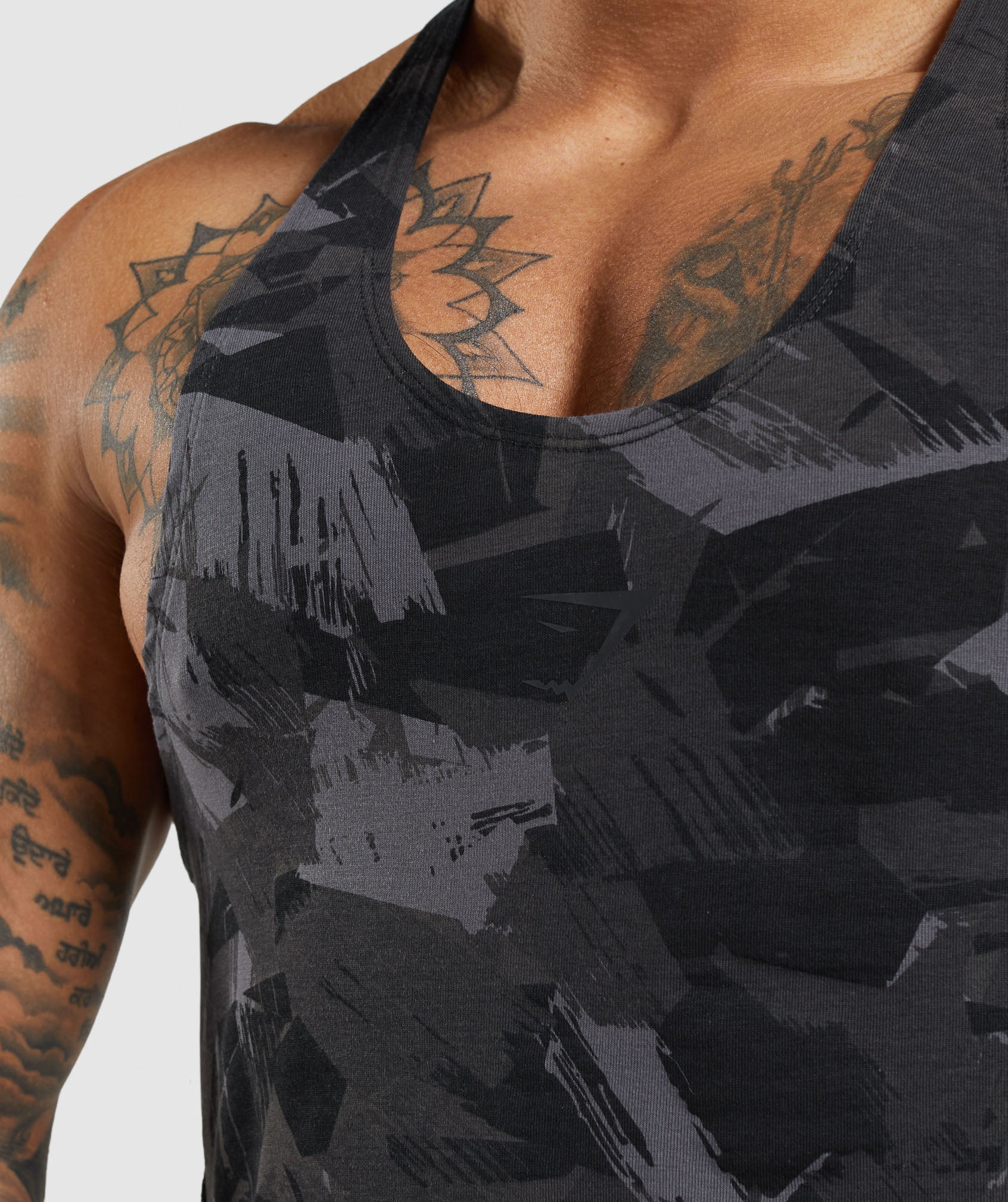 Bold Stringer in Grey Print