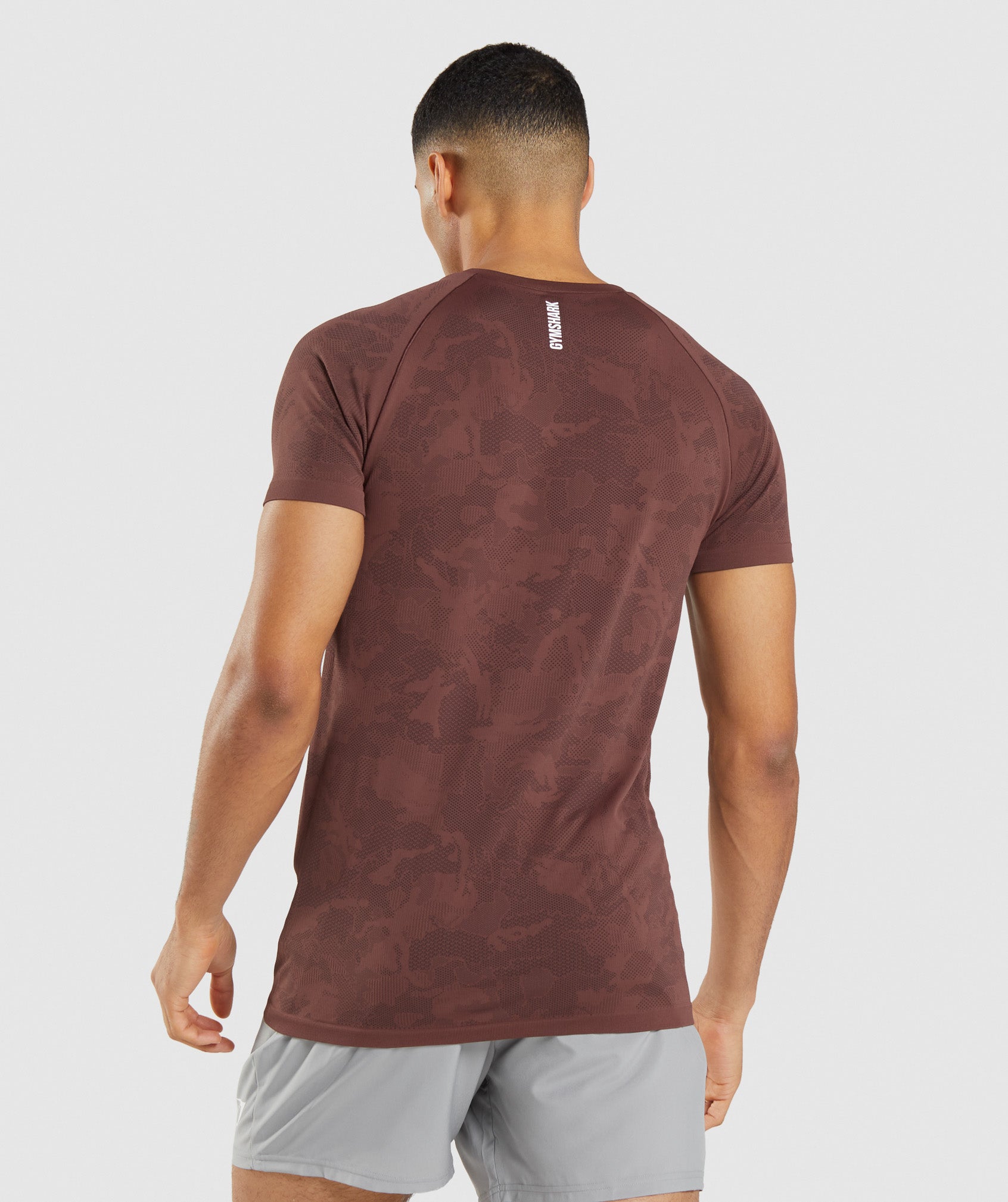 Geo Seamless T-Shirt in Cherry Brown/Black
