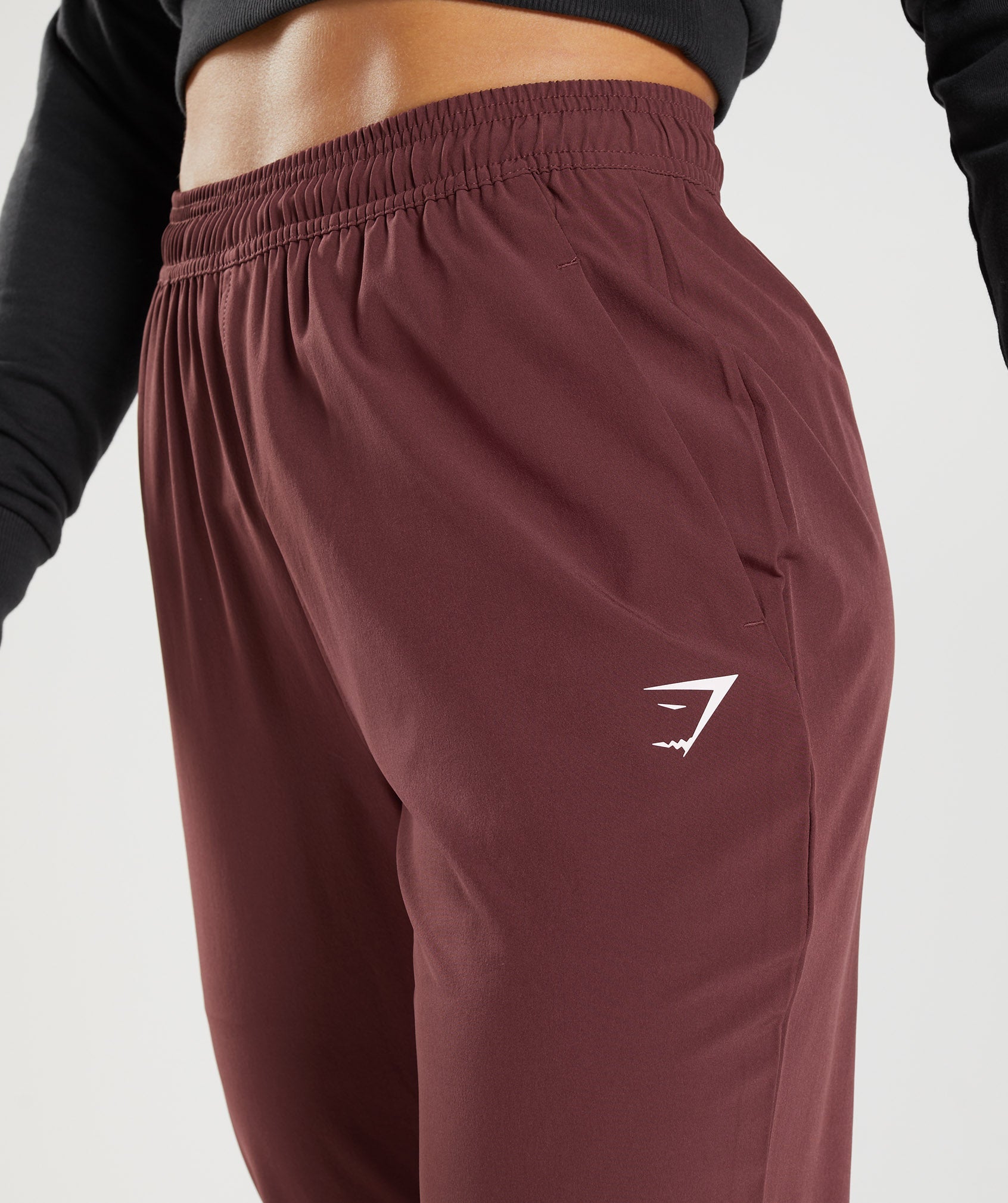 Training Woven Joggers in Cherry Brown