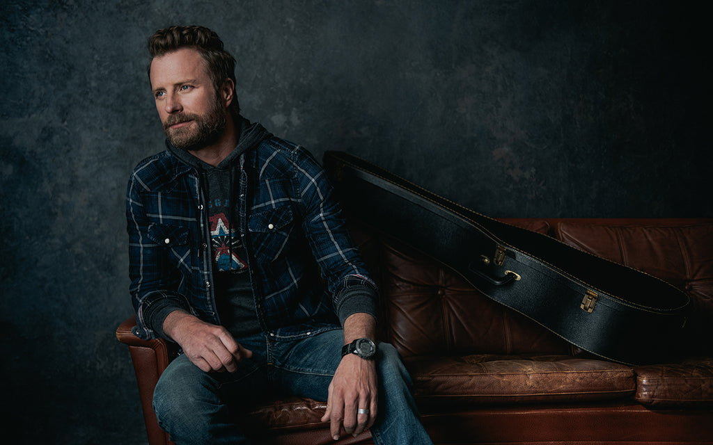 Desert Son Holiday Photo Shoot with Dierks Bentley – Flag & Anthem