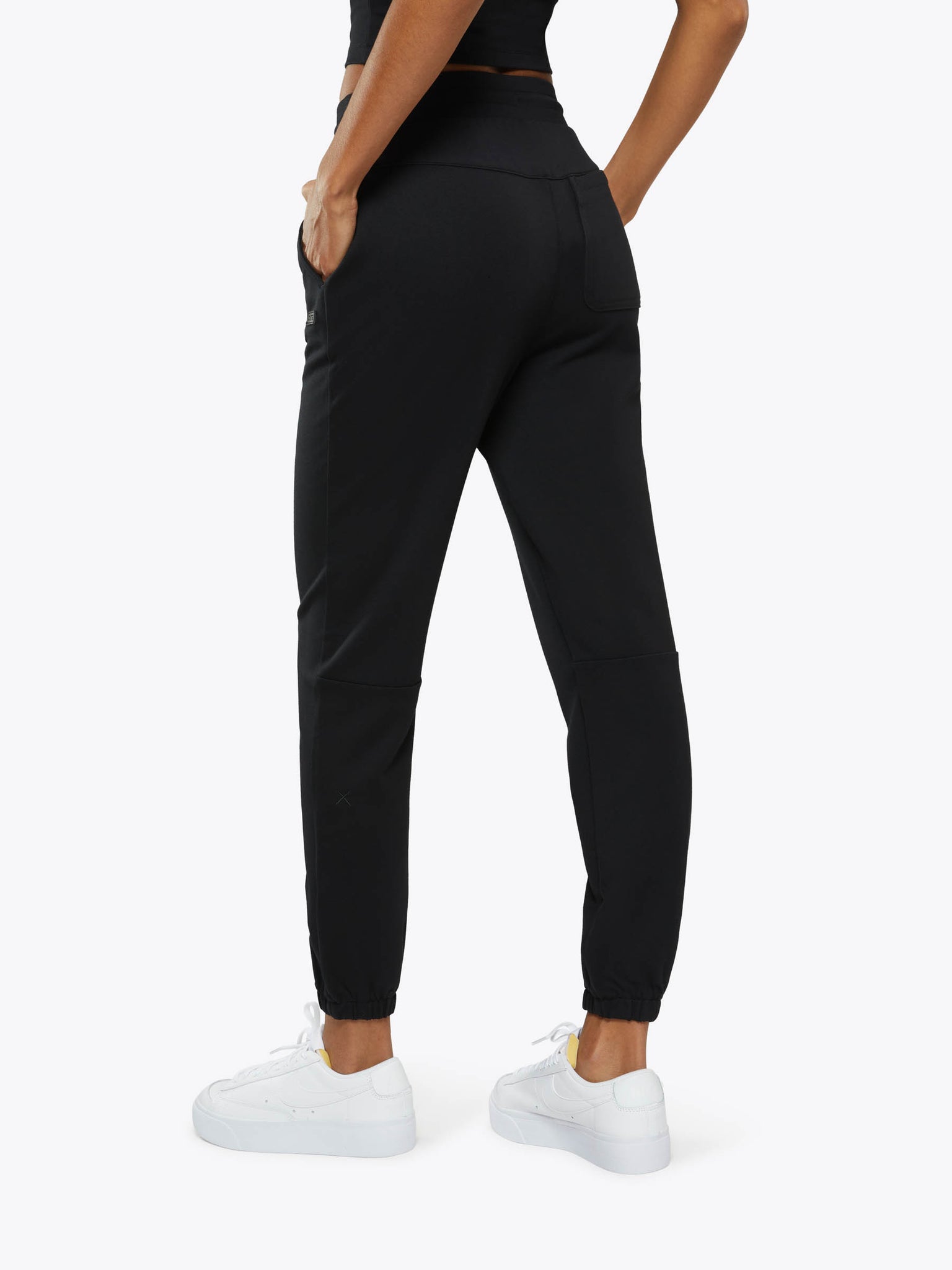 Nike Women's Sportswear Tech Pack Cropped Pants, Black, XS 