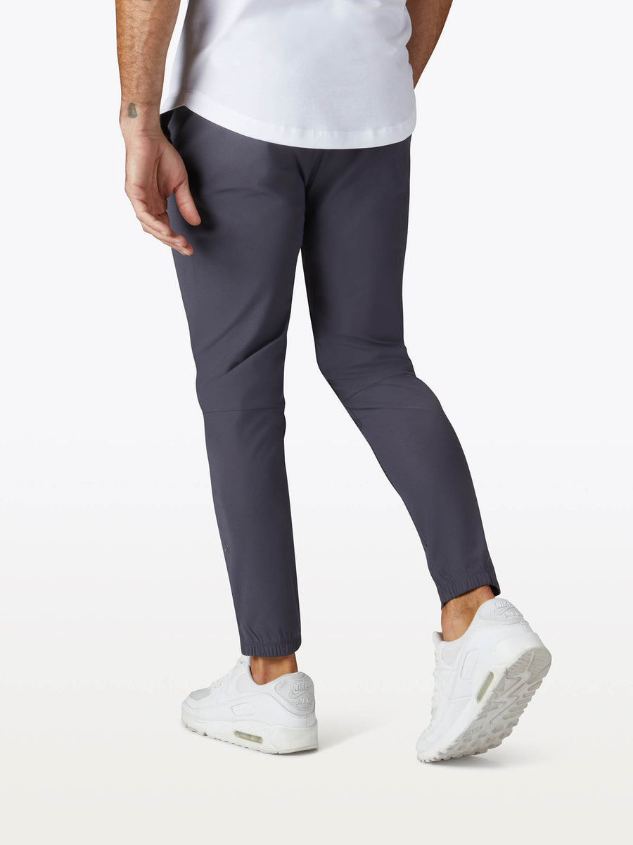 AO Jogger | Cast Iron Slim-fit Versaknit™