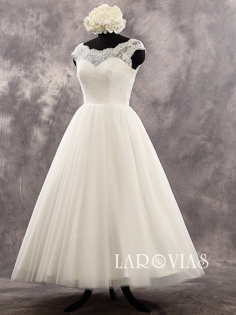 sweetheart neckline wedding dress with lace sleeves