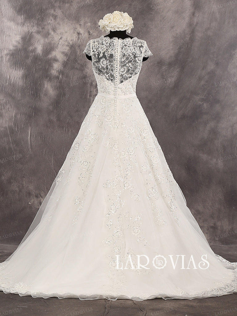 sweetheart neckline wedding dress with lace sleeves