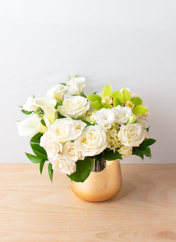 white roses flower delivery