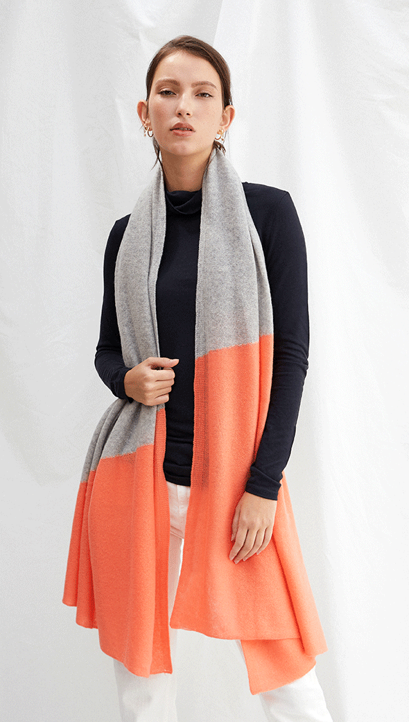 CASHMERE TRAVEL WRAP - LIGHT GREY MELANGE + MANGO