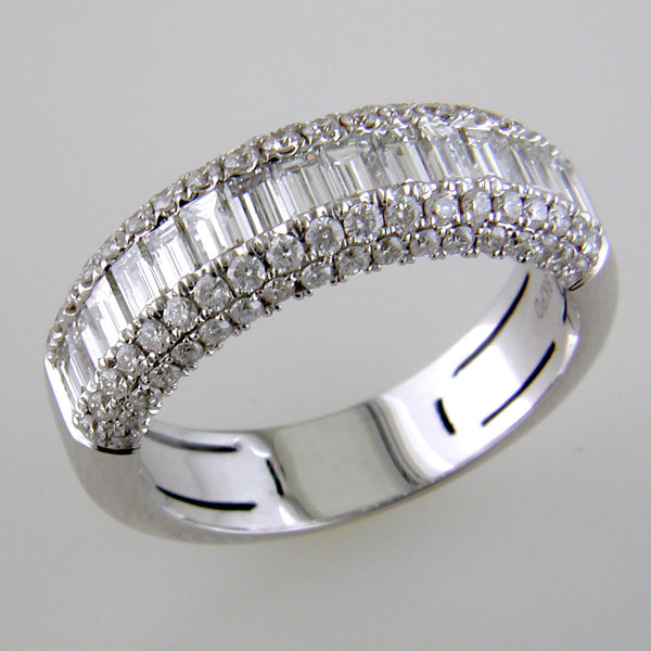 Round & Baguette Diamond Prong Set 18K White Gold Wedding Band Ring – NAGI