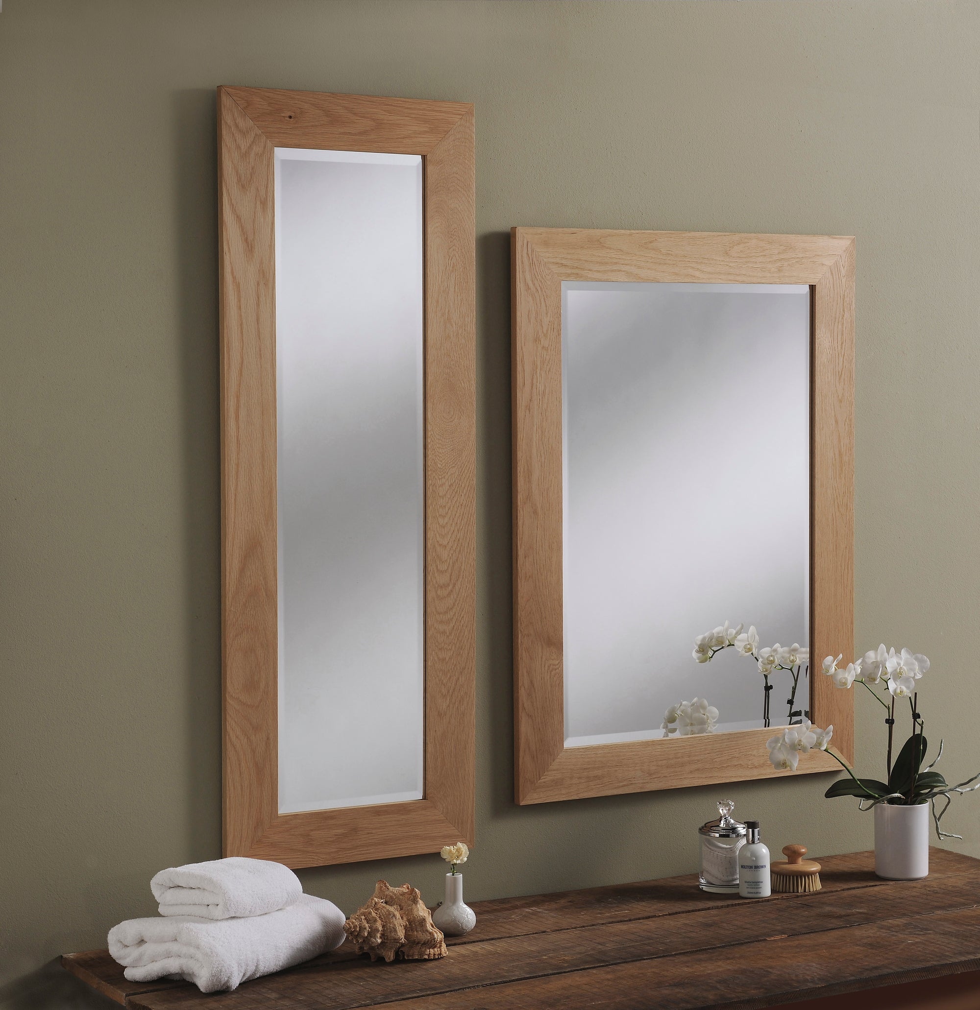 With mirror view. Зеркало с деревянной рамой. Зеркало в деревянной раме. Прямоугольное зеркало в деревянной раме. Зеркало в деревенской раме.
