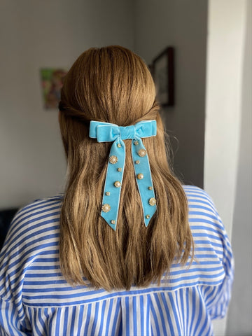 3-ways-to-style-hair-bows-half-up-half-down-blue-jewelled-bow