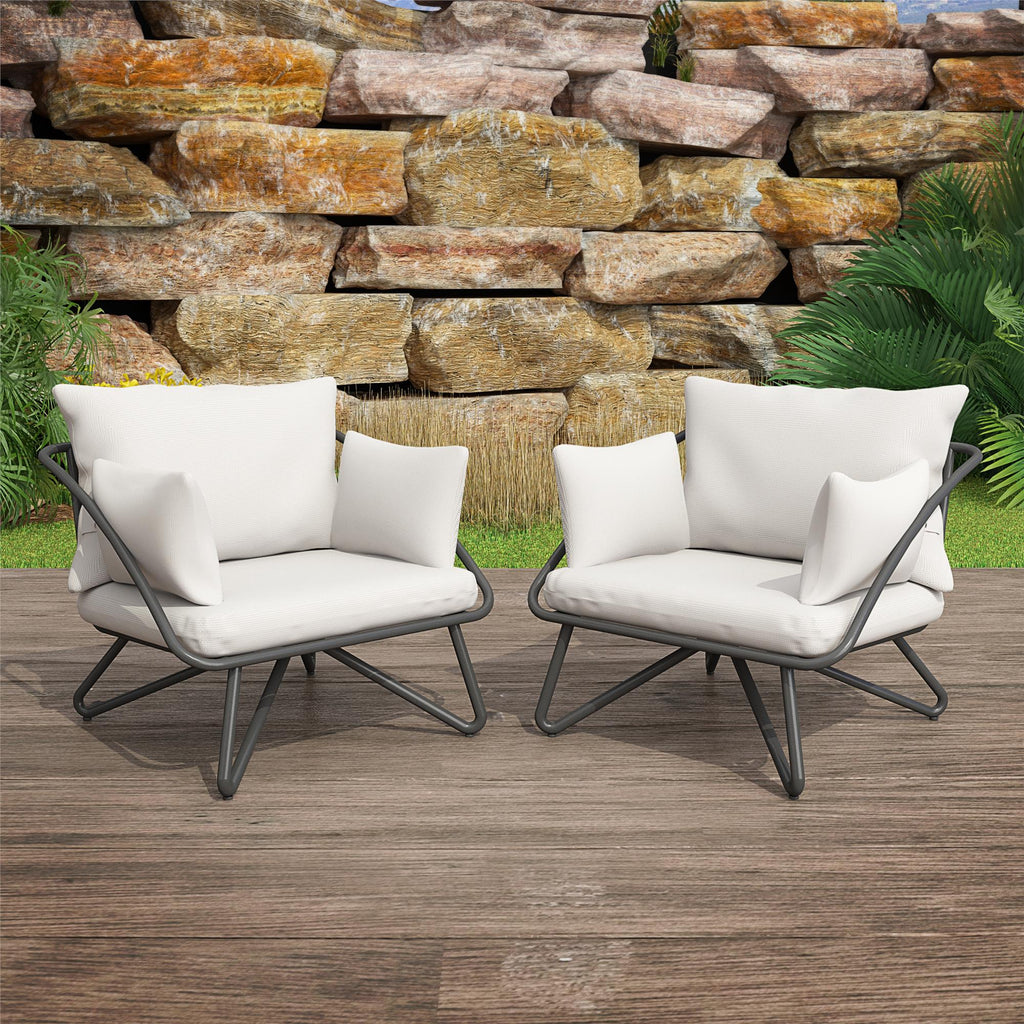 2 outdoor lounge chairs