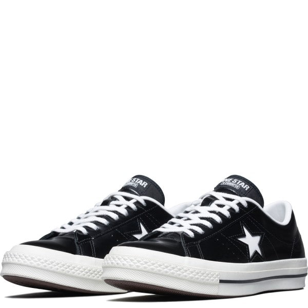 black converse with star