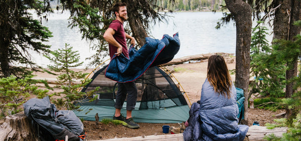 Couple using a Camping Blanket | Rumpl Puffy Blanket