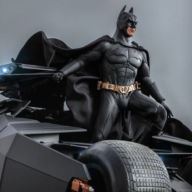 Official Hot Toys DC Comics Batman Begins Batman 1:6 Scale Figure – Just  Geek