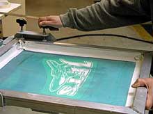 Mount the screen onto the screen printing press