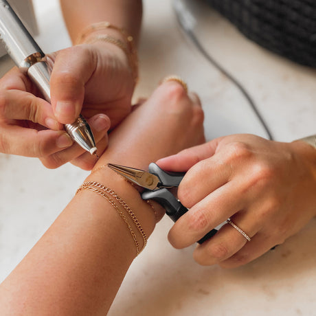 File:Soldering non-removable bracelets on the wrist.jpg - Wikipedia