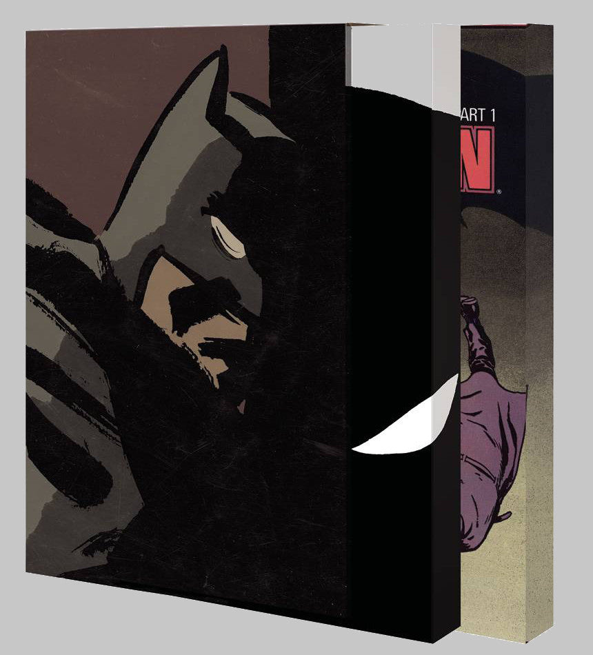 Комиксы бэтмен год. Бэтмен год первый лимитированная обложка. Batman: year one graphic novel. Dark Knight Returns Art absolute. DC absolute collected Edition.