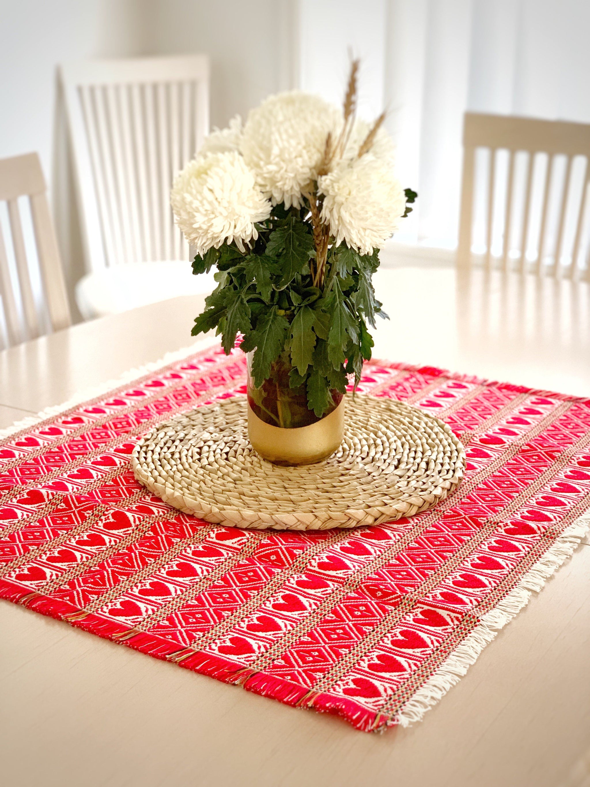 table runner for square table