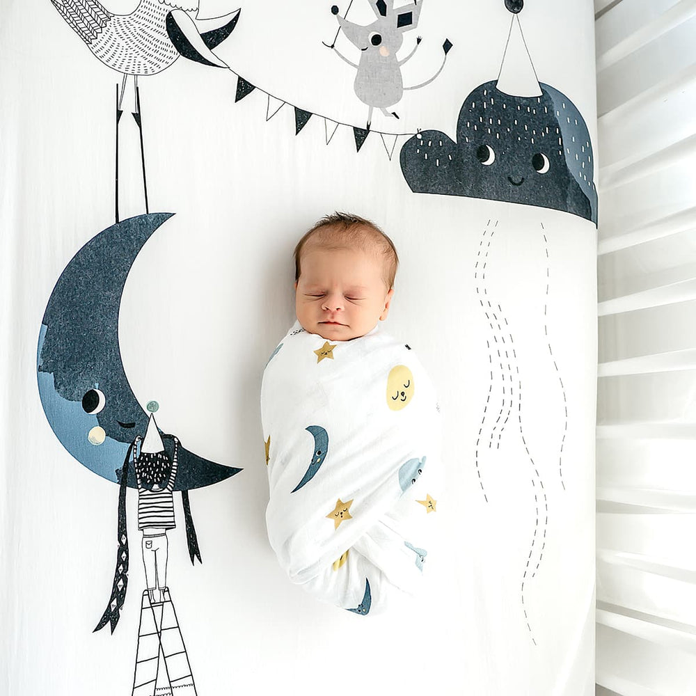 Moon and stars bamboo swaddle – Rookie 
