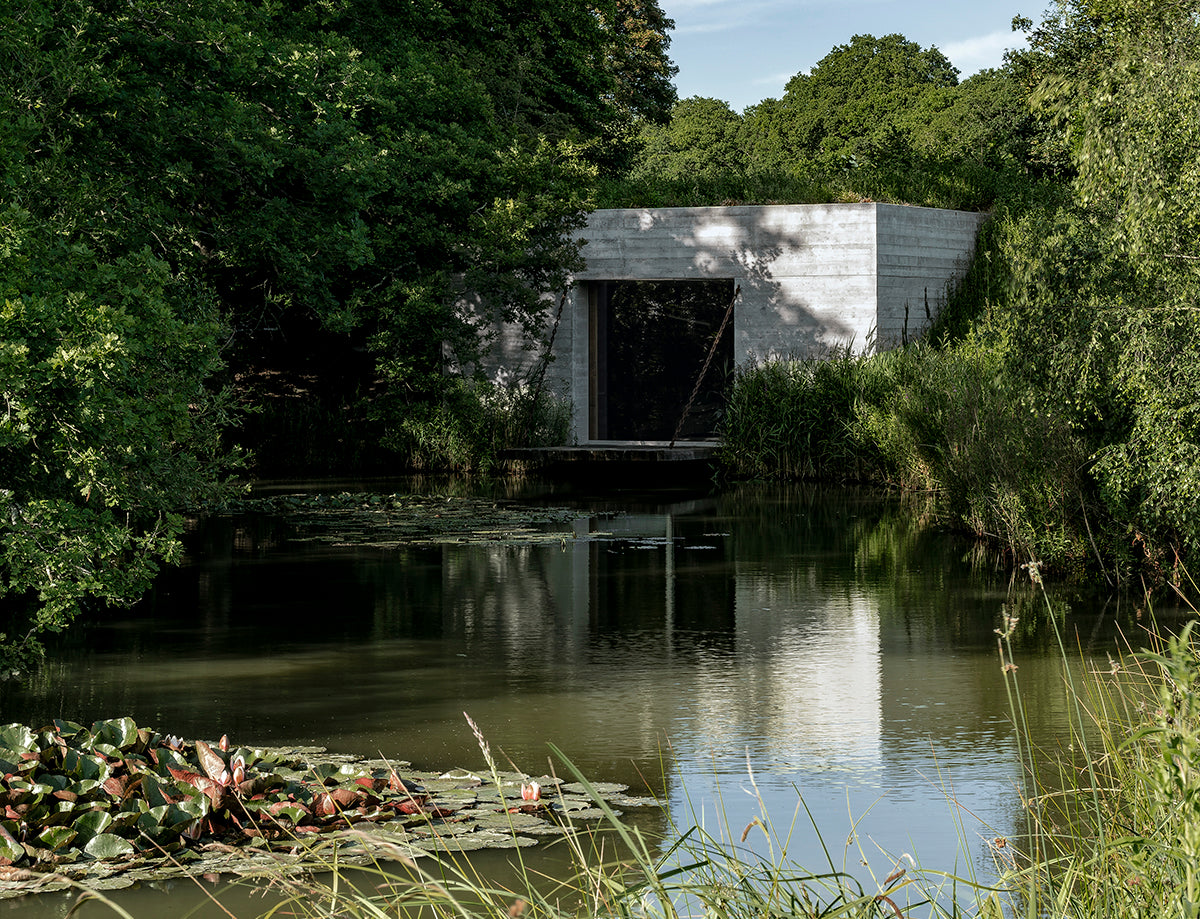 Estudio en una Ruina y Pabellón del Lago en East Sussex 