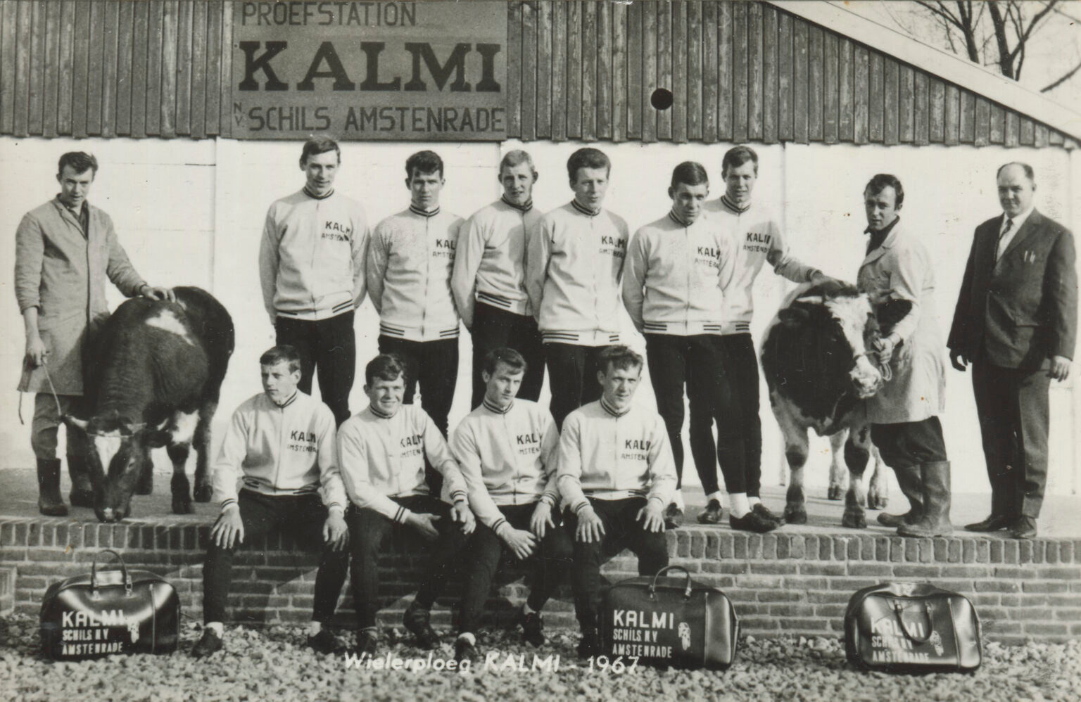 Kalmi équipe team postcard