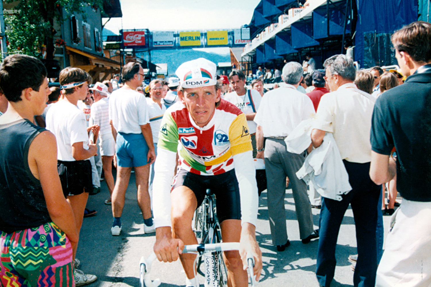 Steven Rooks (PDM) wearing the Combination jersey at the end of stage 10 Besançon to Morzine in the 1987 Tour de France. Photo: Fotoreporter Sirotti.