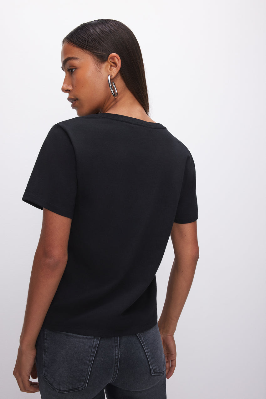 COTTON CLASSIC V-NECK TEE | BLACK001 View 3 - model: Size 0 |
