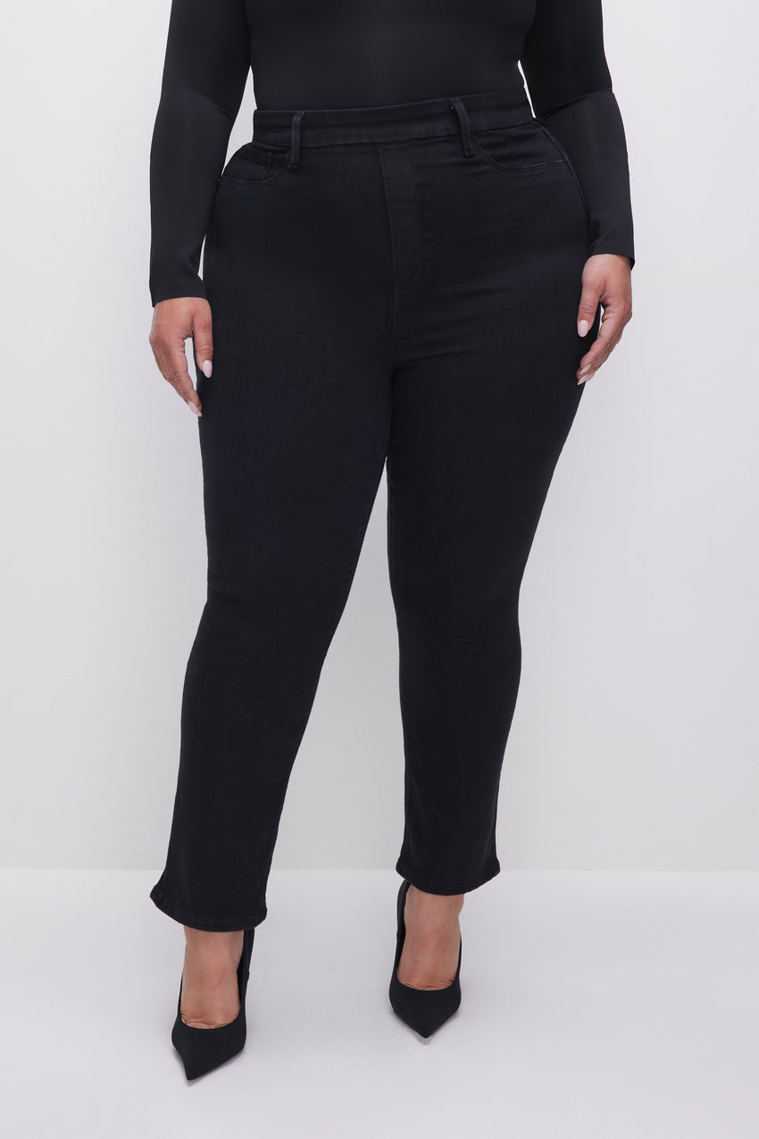 POWER STRETCH PULL-ON STRAIGHT JEANS | BLACK001 View 8 - model: Size 16 |