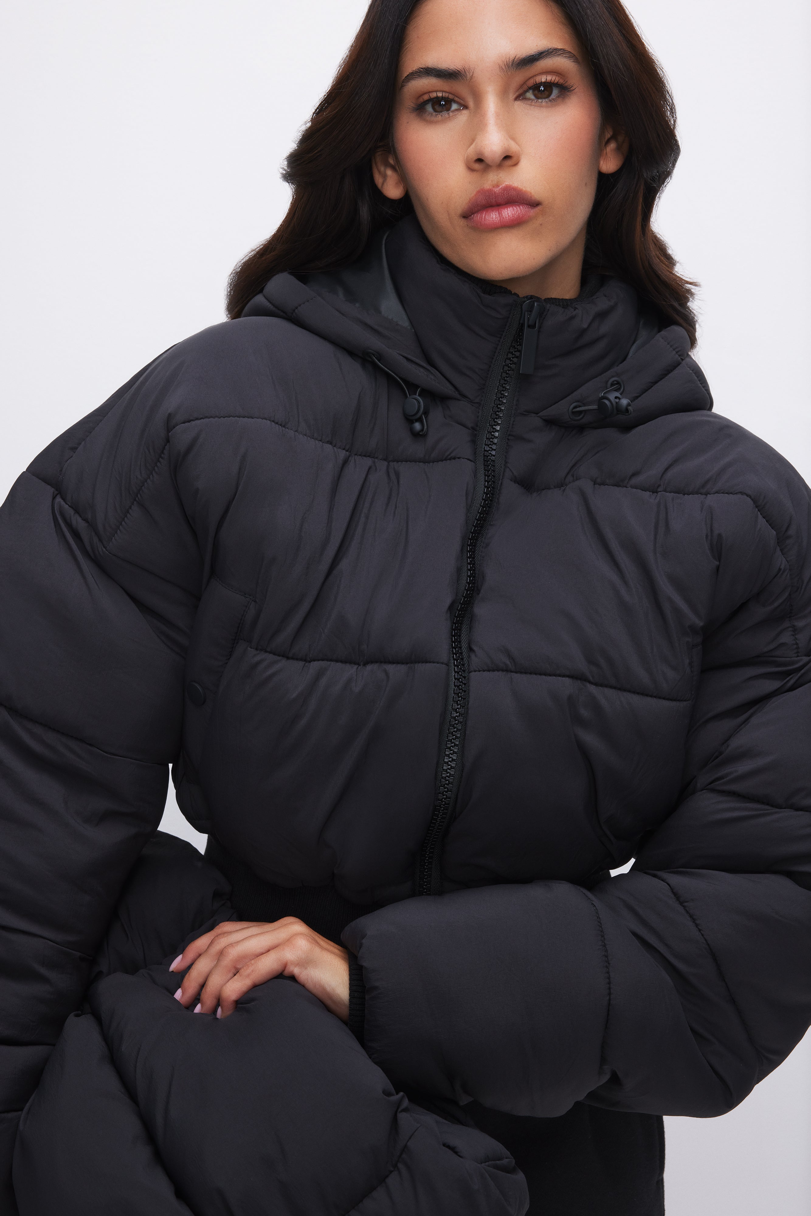 CROPPED HOODED PUFFER JACKET | BLACK001