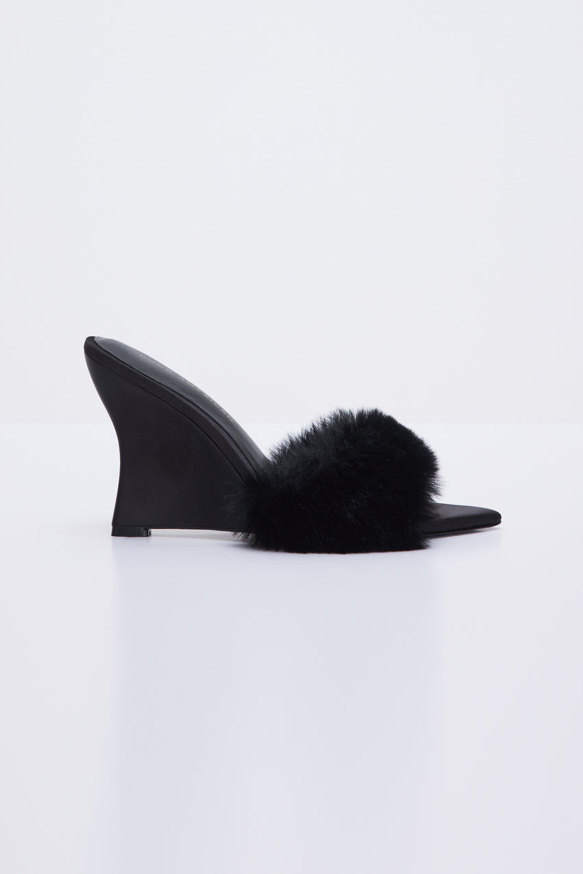 FURRY WEDGE | BLACK001 View 0 - model: Size 0 |