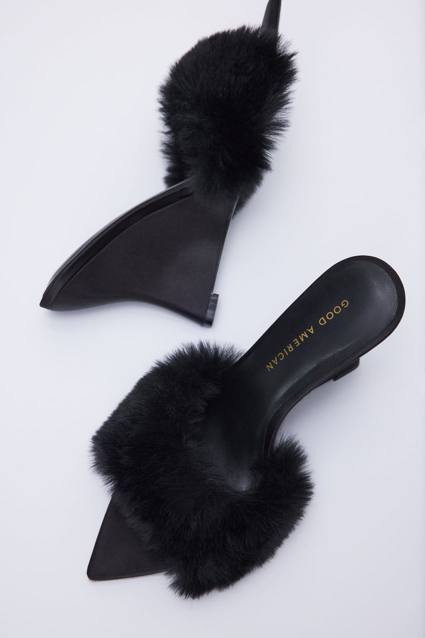 FURRY WEDGE | BLACK001 View 3 - model: Size 0 |