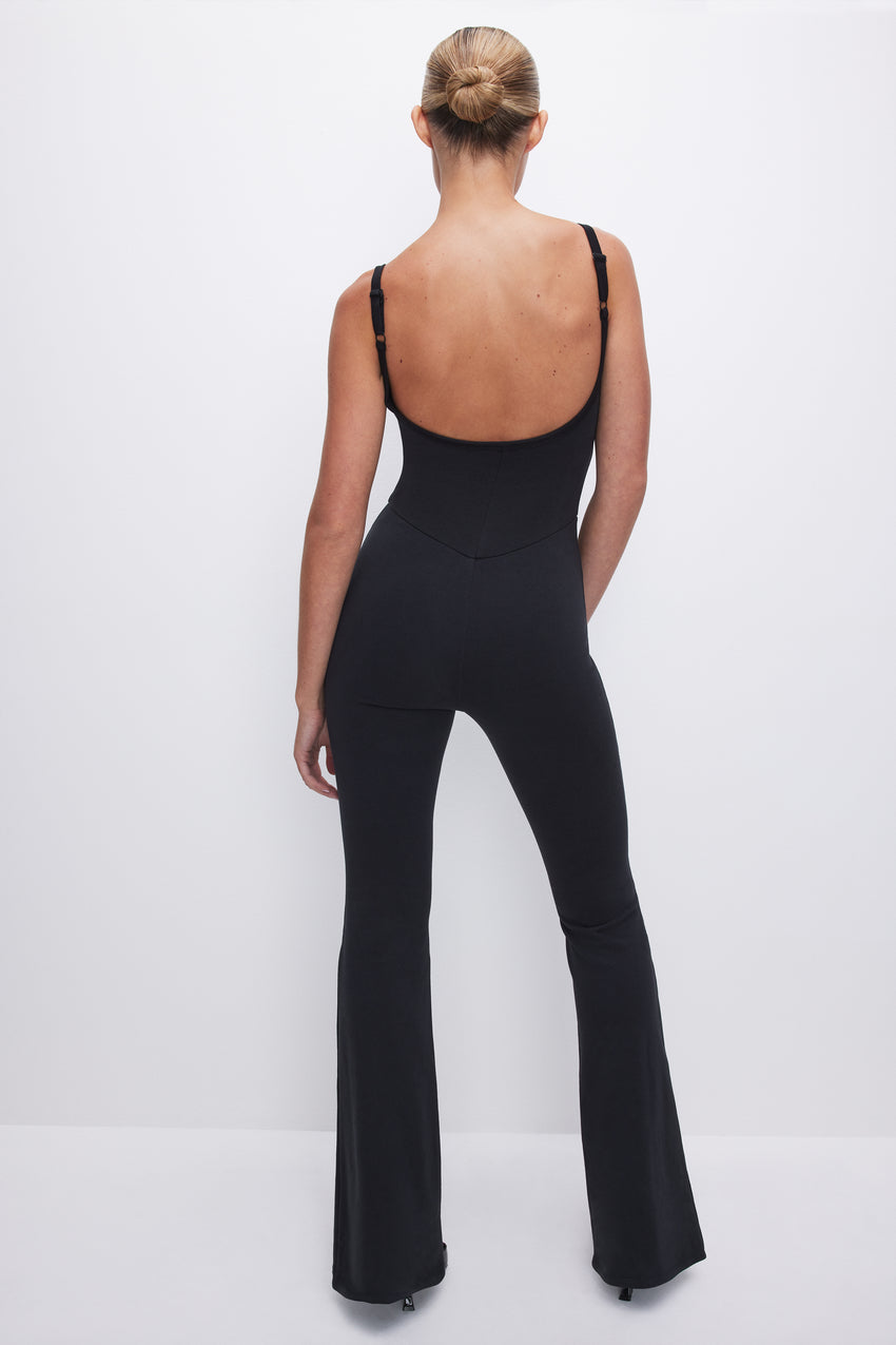 COMPRESSION TERRY SCOOP JUMPSUIT | BLACK001 View 3 - model: Size 0 |