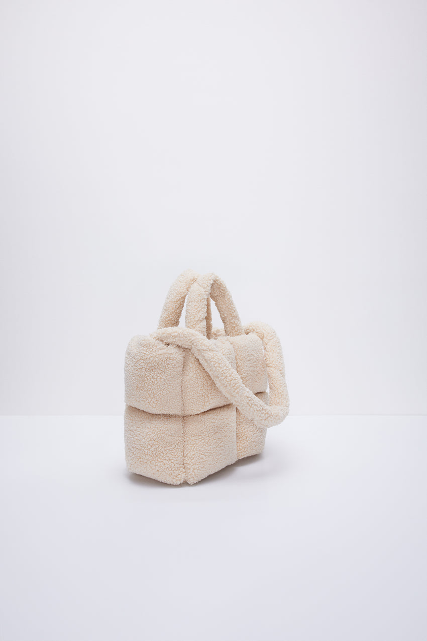 SMALL SHERPA BAG | BONE001 View 5 - model: Size 0 |