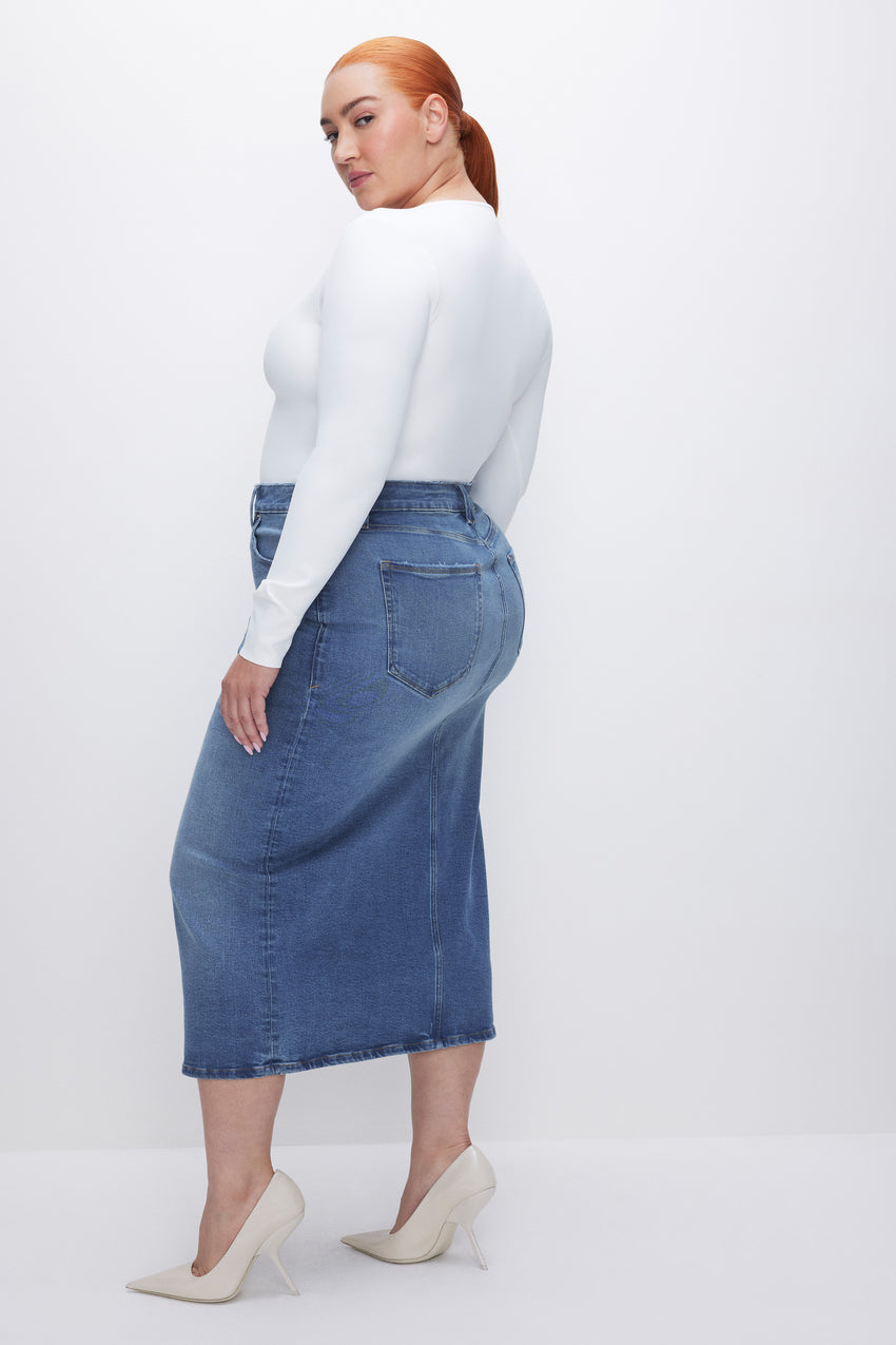 DENIM LIGHT COMPRESSION SLIT MIDI SKIRT | BLUE691 View 3 - model: Size 16 |