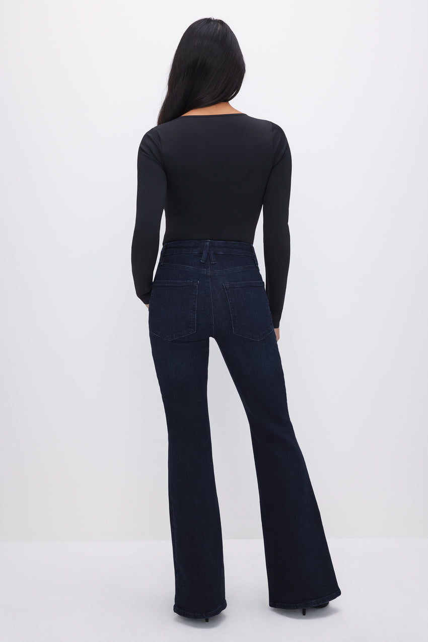 GOOD PETITE FLARE JEANS | BLUE224 View 4 - model: Size 0 |