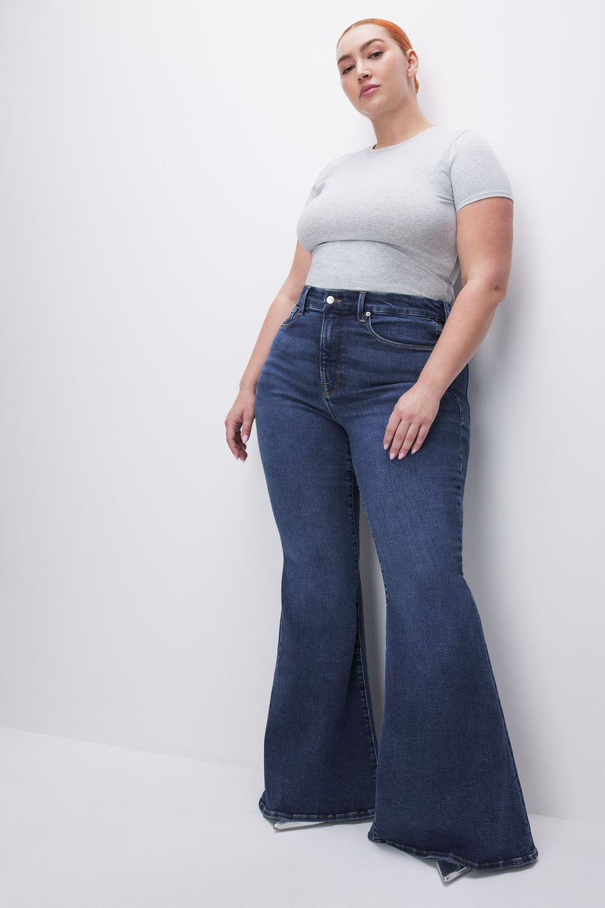 GOOD WAIST SUPER FLARE JEANS | INDIGO643 View 6 - model: Size 16 |