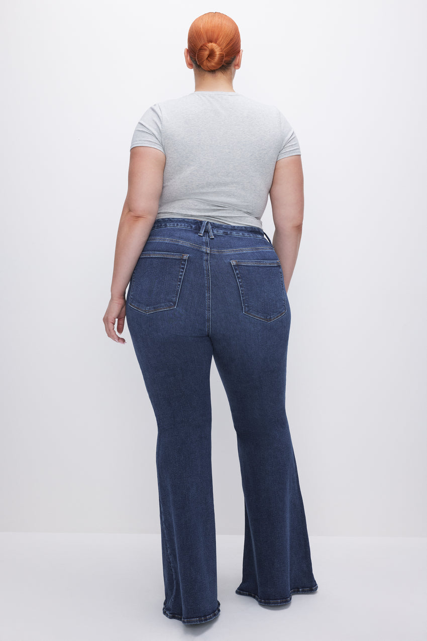 GOOD WAIST SUPER FLARE JEANS | INDIGO643 View 9 - model: Size 16 |