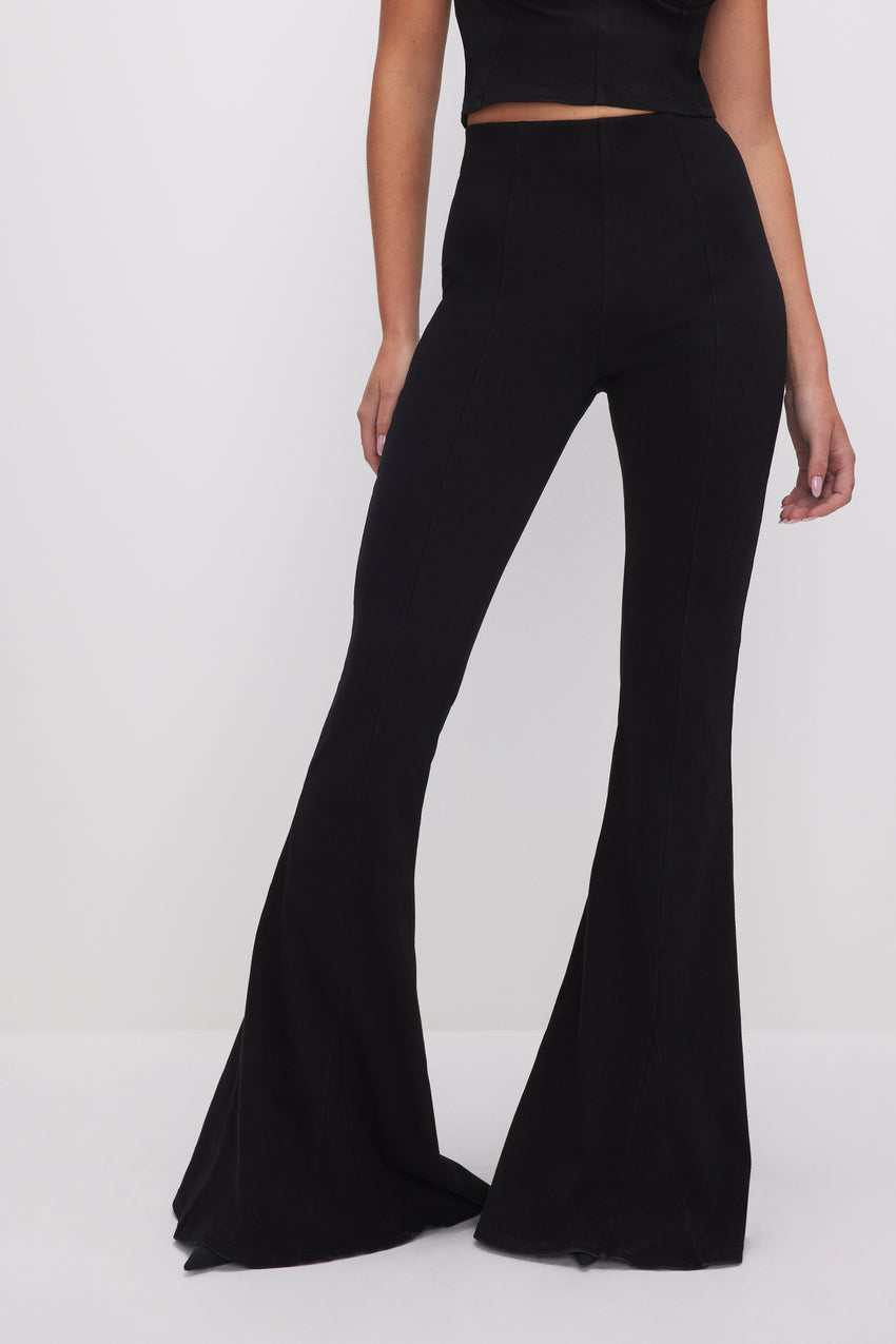 SOFT SCULPT PULL-ON EXTREME FLARE JEANS | BLACK001 View 4 - model: Size 0 |