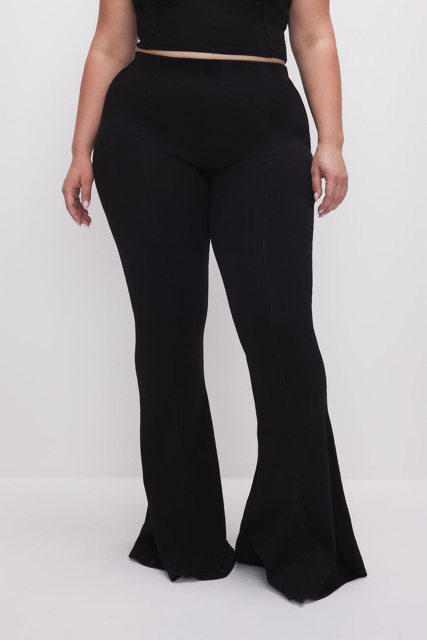 SOFT SCULPT PULL-ON EXTREME FLARE JEANS | BLACK001 View 7 - model: Size 16 |