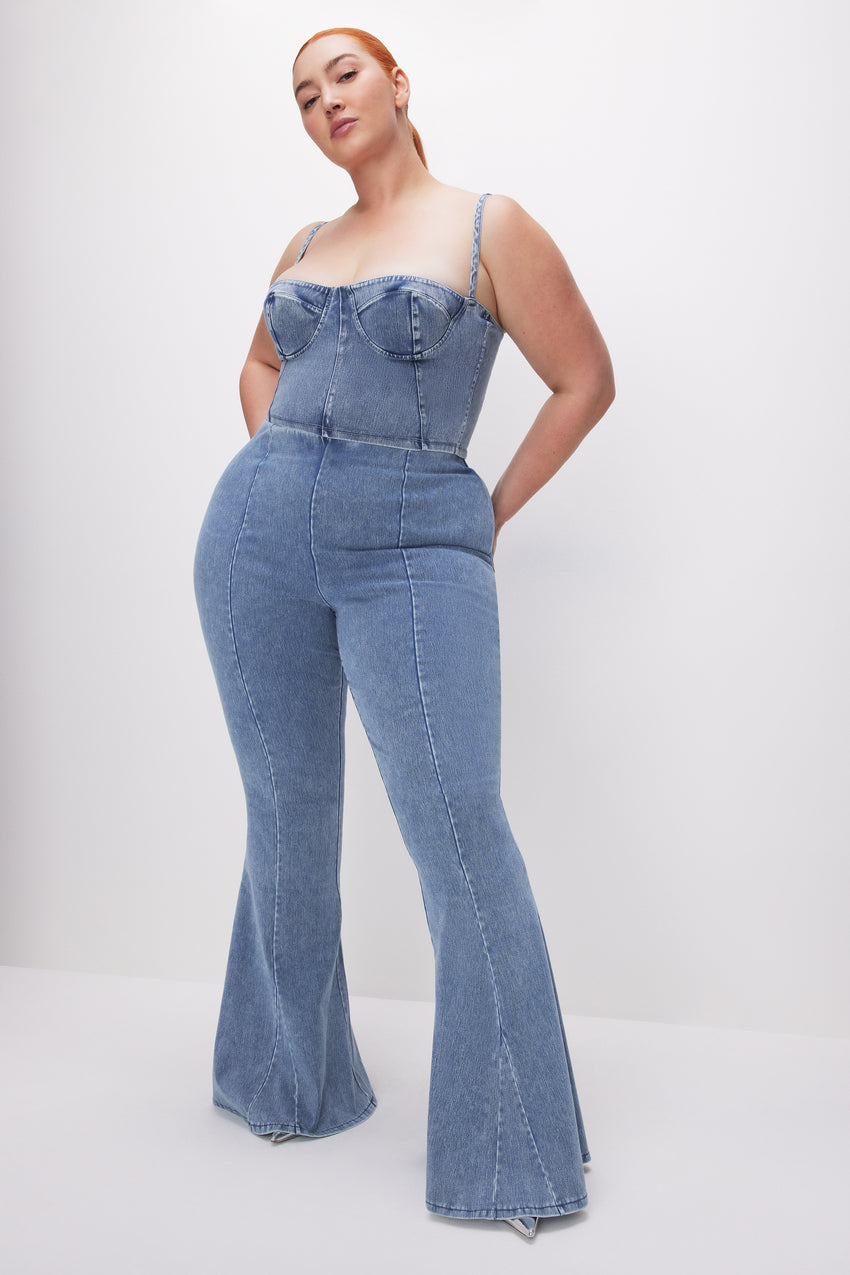 SOFT SCULPT PULL-ON EXTREME FLARE JEANS | INDIGO595 View 6 - model: Size 16 |