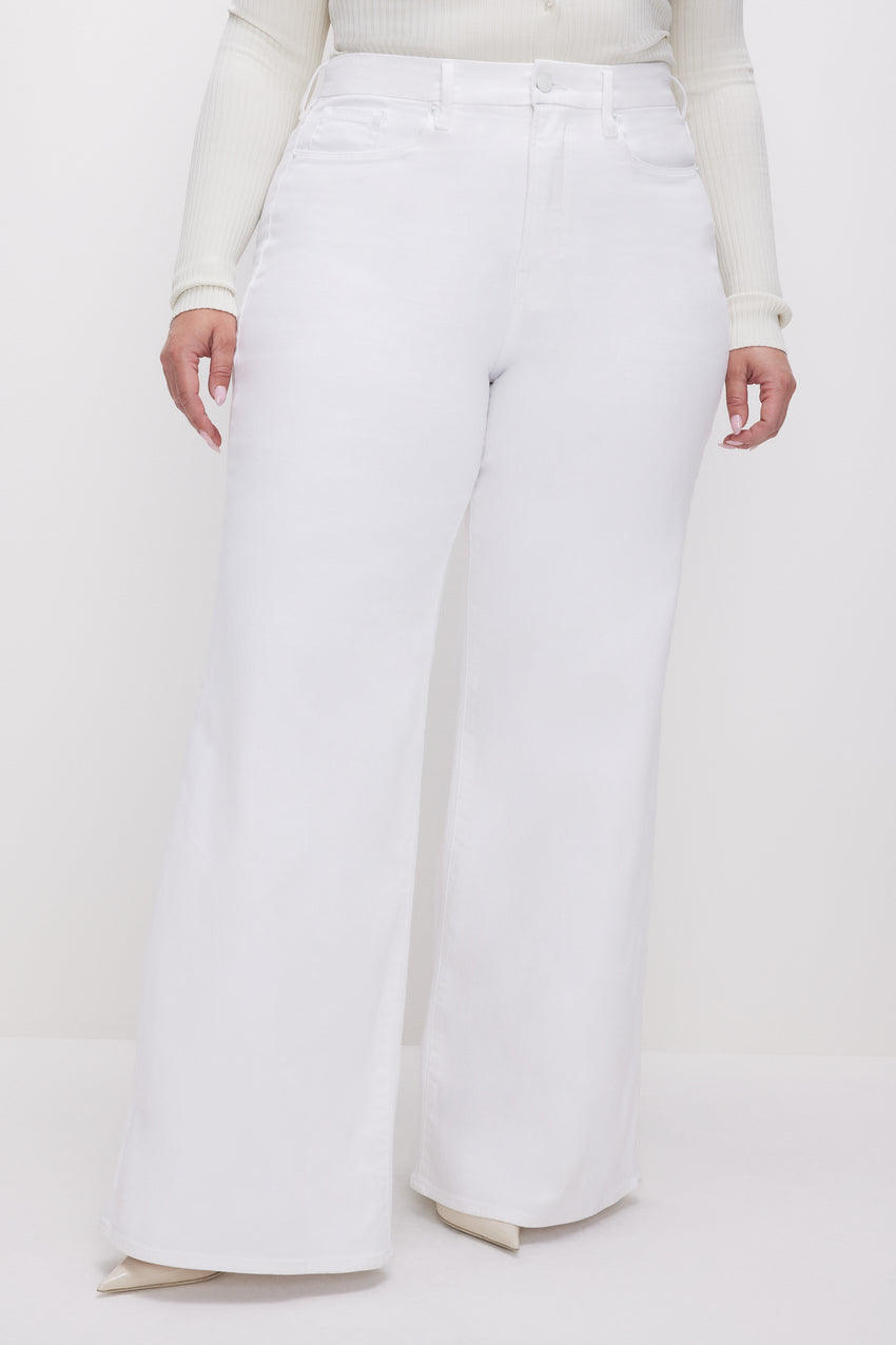 GOOD WAIST PALAZZO JEANS | WHITE001 View 6 - model: Size 16 |