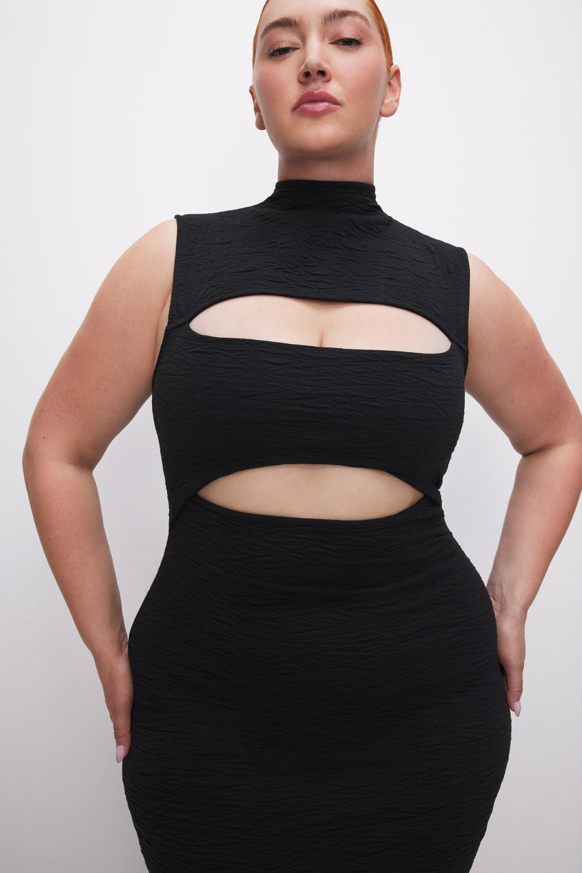 SCRUNCHIE PEEK-A-BOO MAXI DRESS | BLACK001 View 5 - model: Size 16 |