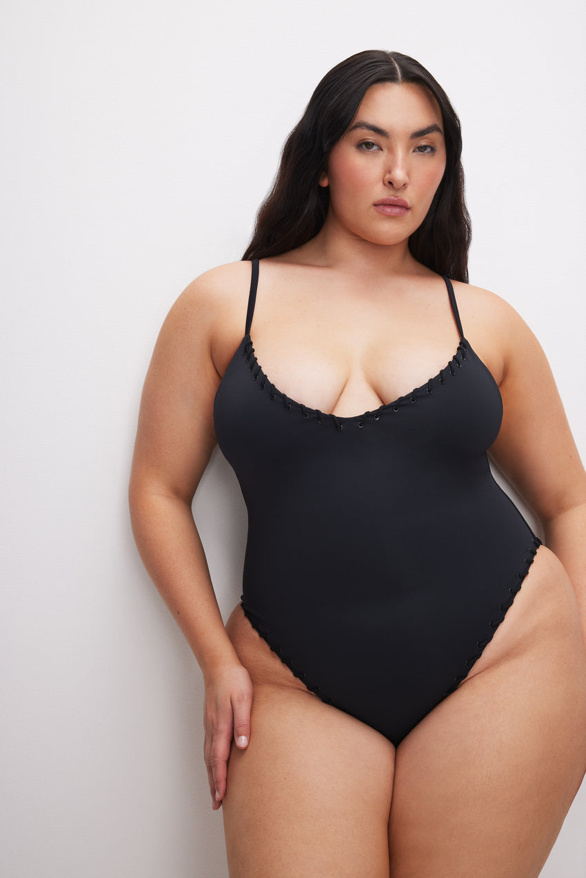 WHIP STITCH COMPRESSION SWIMSUIT | BLACK001 View 5 - model: Size 16 |